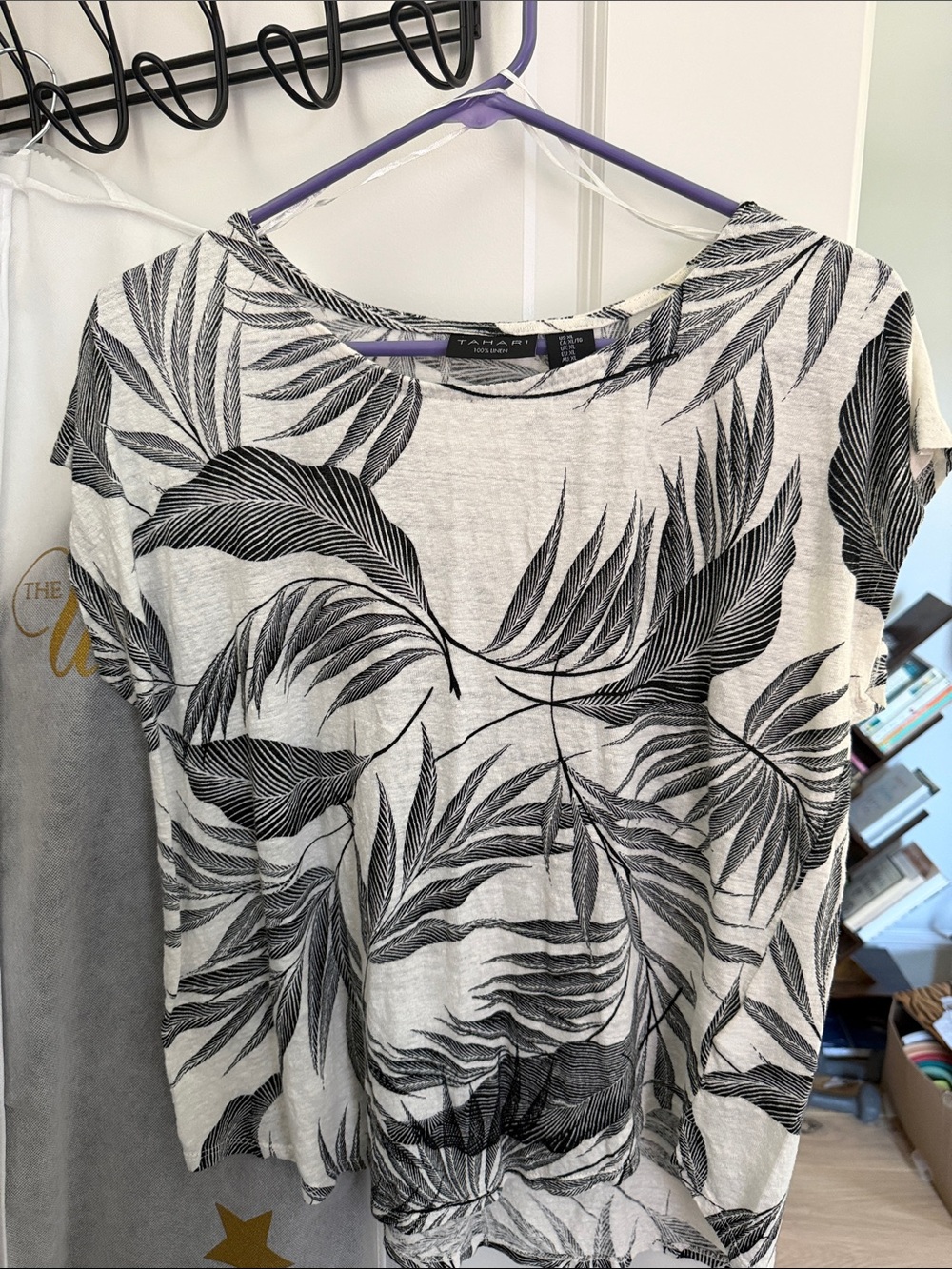 Tahari Black & White Palm-Leaf Short Sleeve Linen Tee